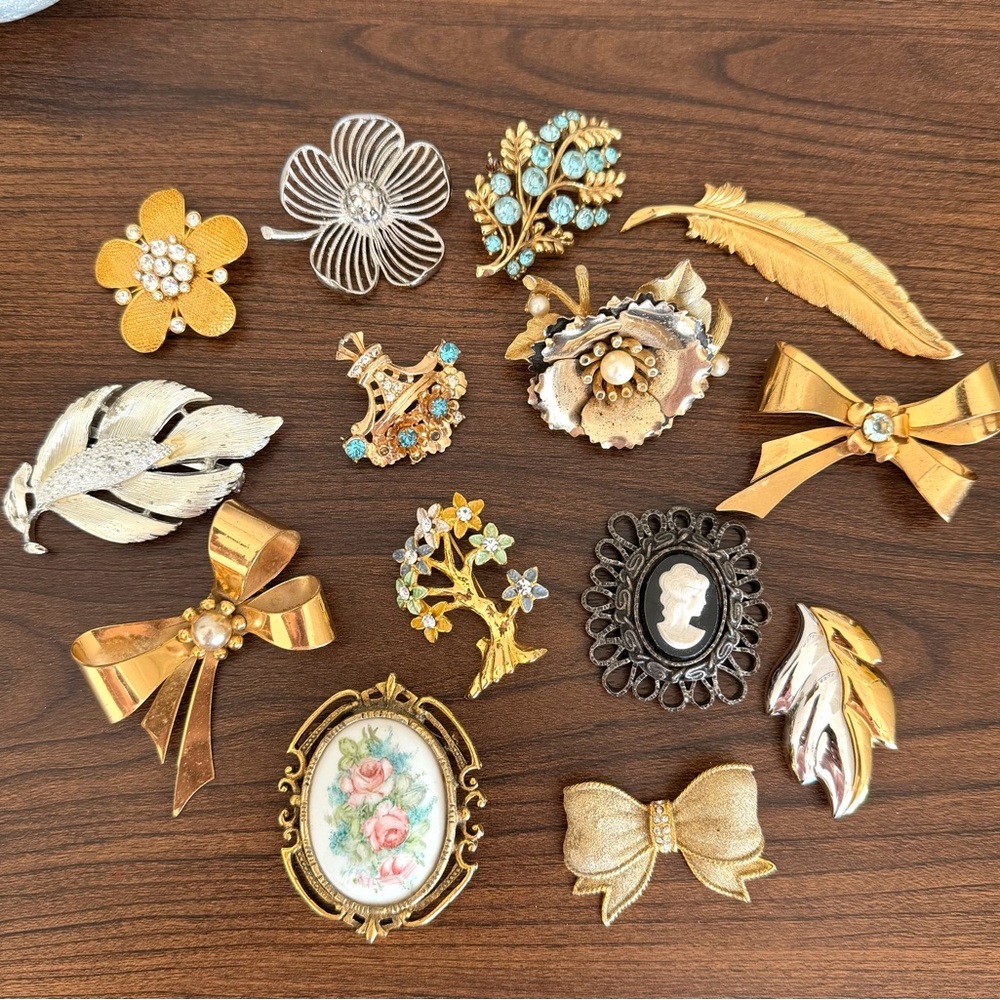 14 piece Elegant Gold and Silver tone Brooch set. Vintage and antique.